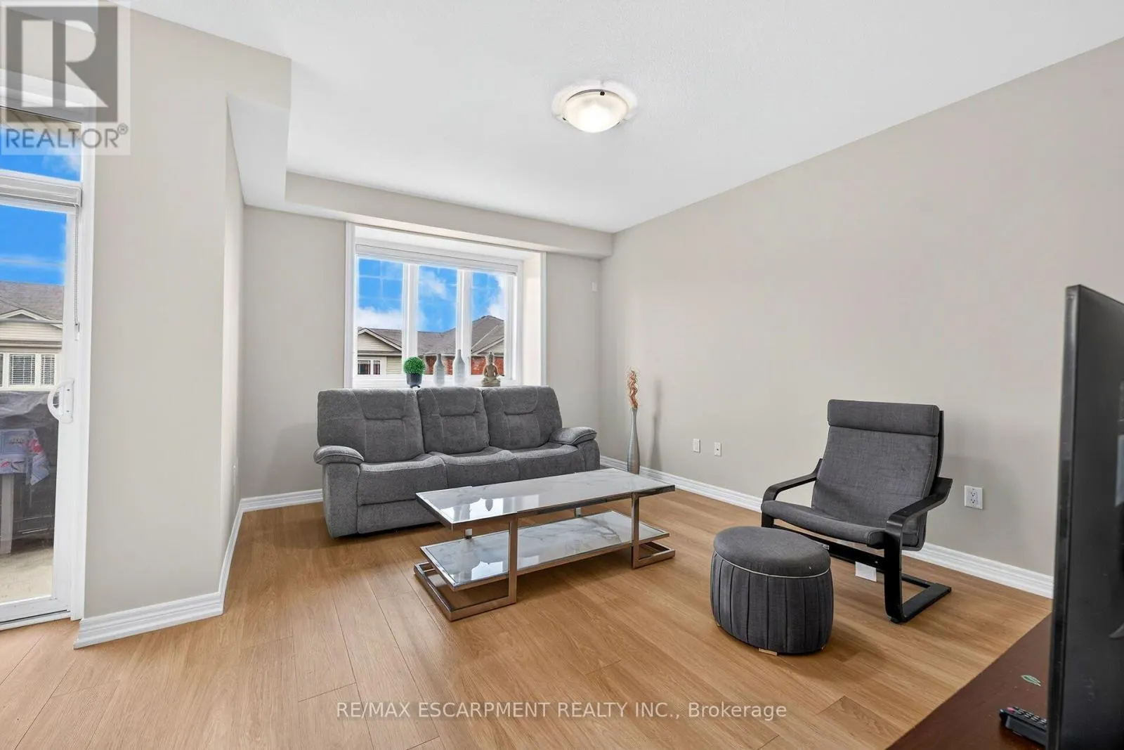 84 - 6 CHESTNUT DRIVE