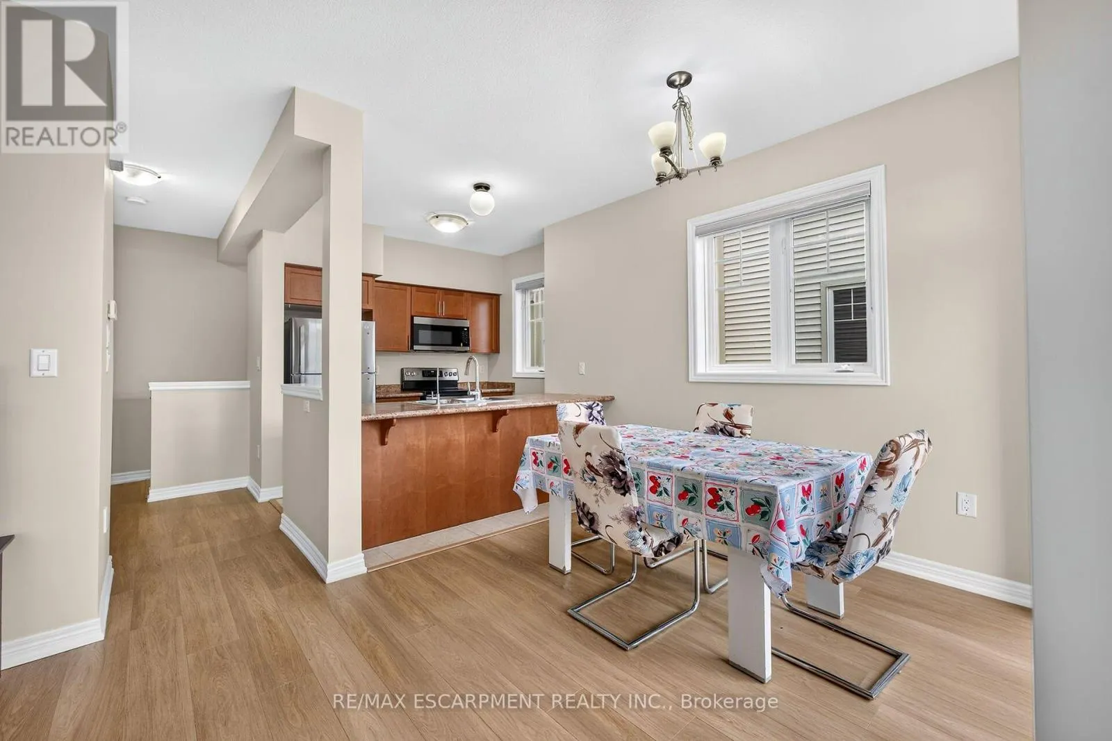 84 - 6 CHESTNUT DRIVE