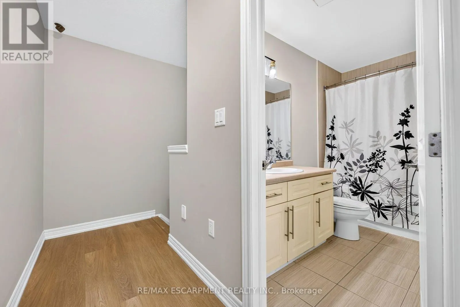 84 - 6 CHESTNUT DRIVE