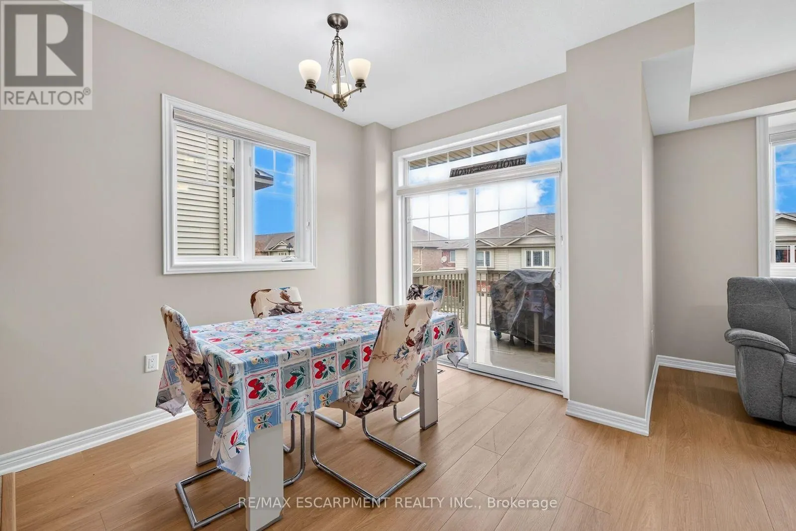 84 - 6 CHESTNUT DRIVE