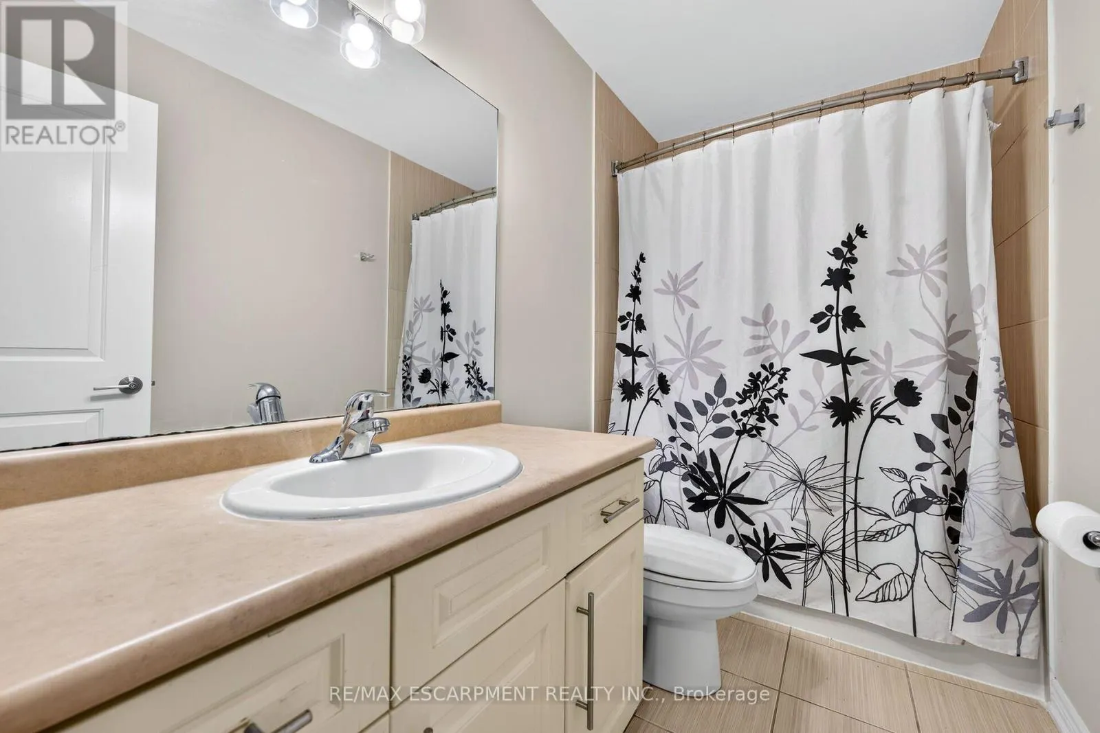 84 - 6 CHESTNUT DRIVE