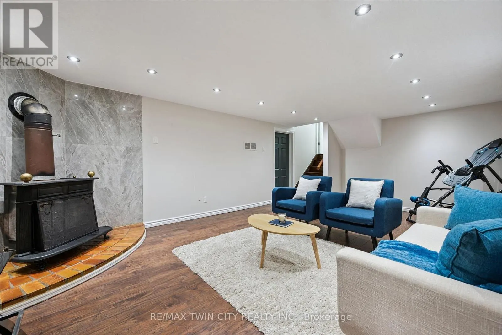 326 MANCHESTER ROAD