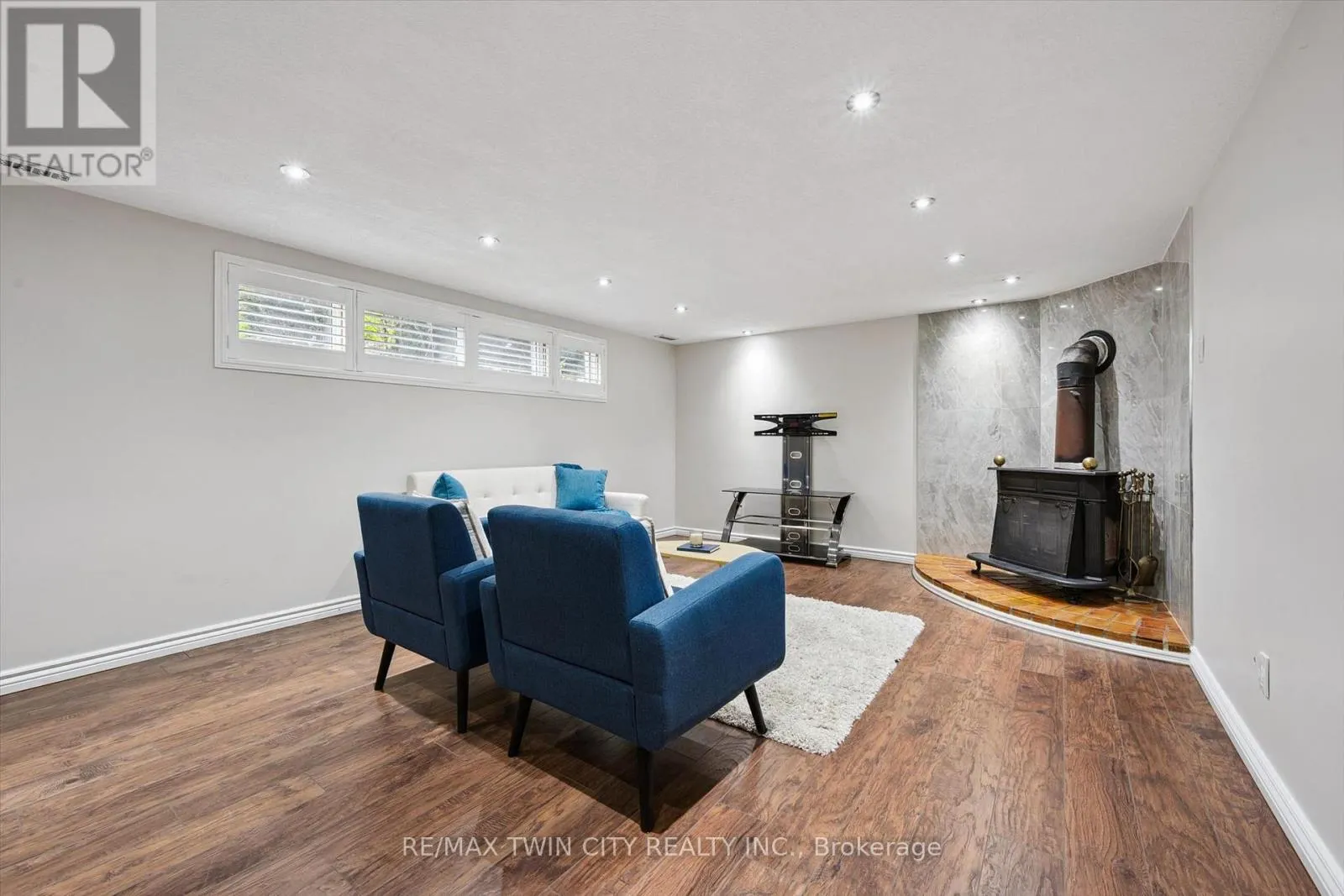 326 MANCHESTER ROAD