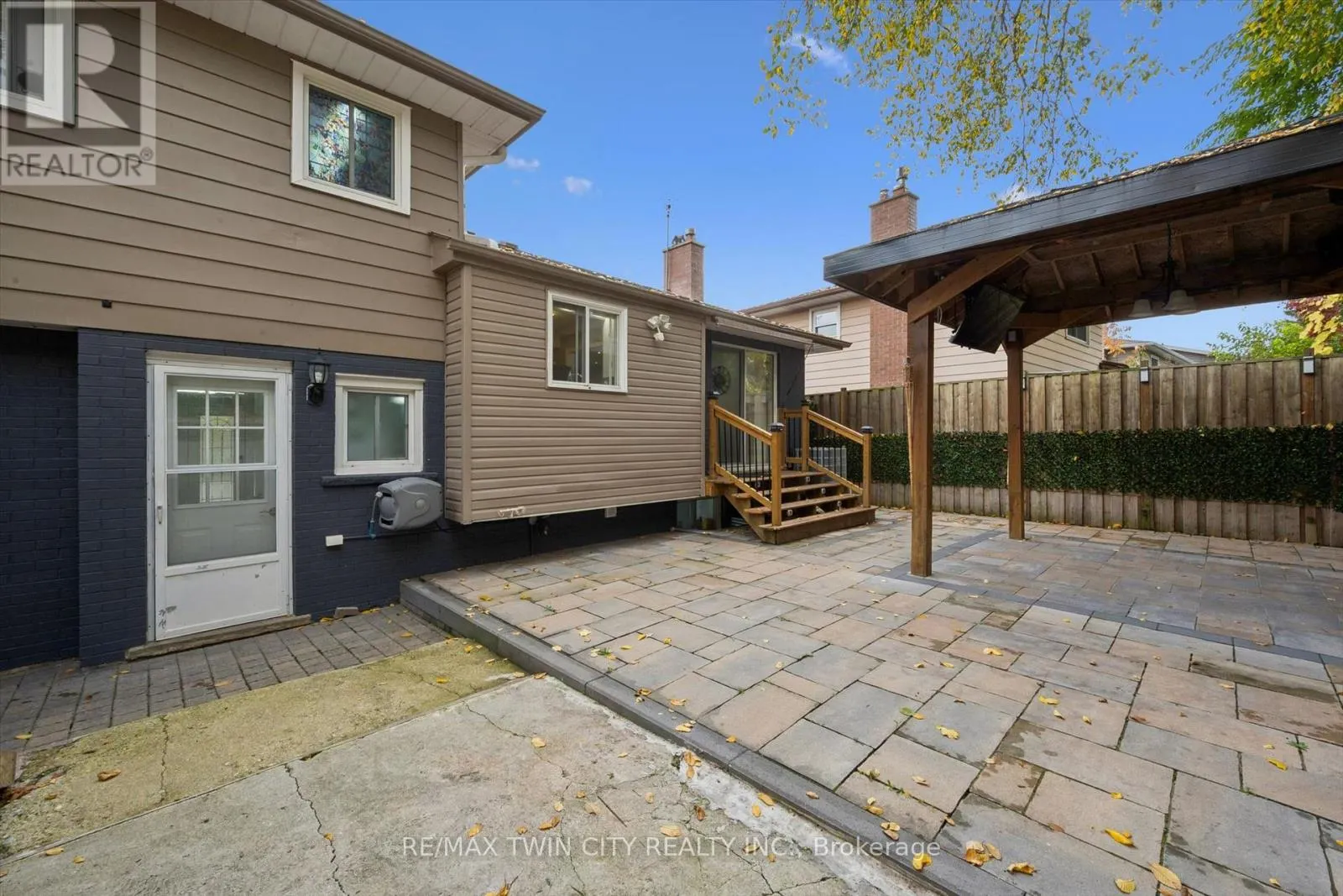 326 MANCHESTER ROAD