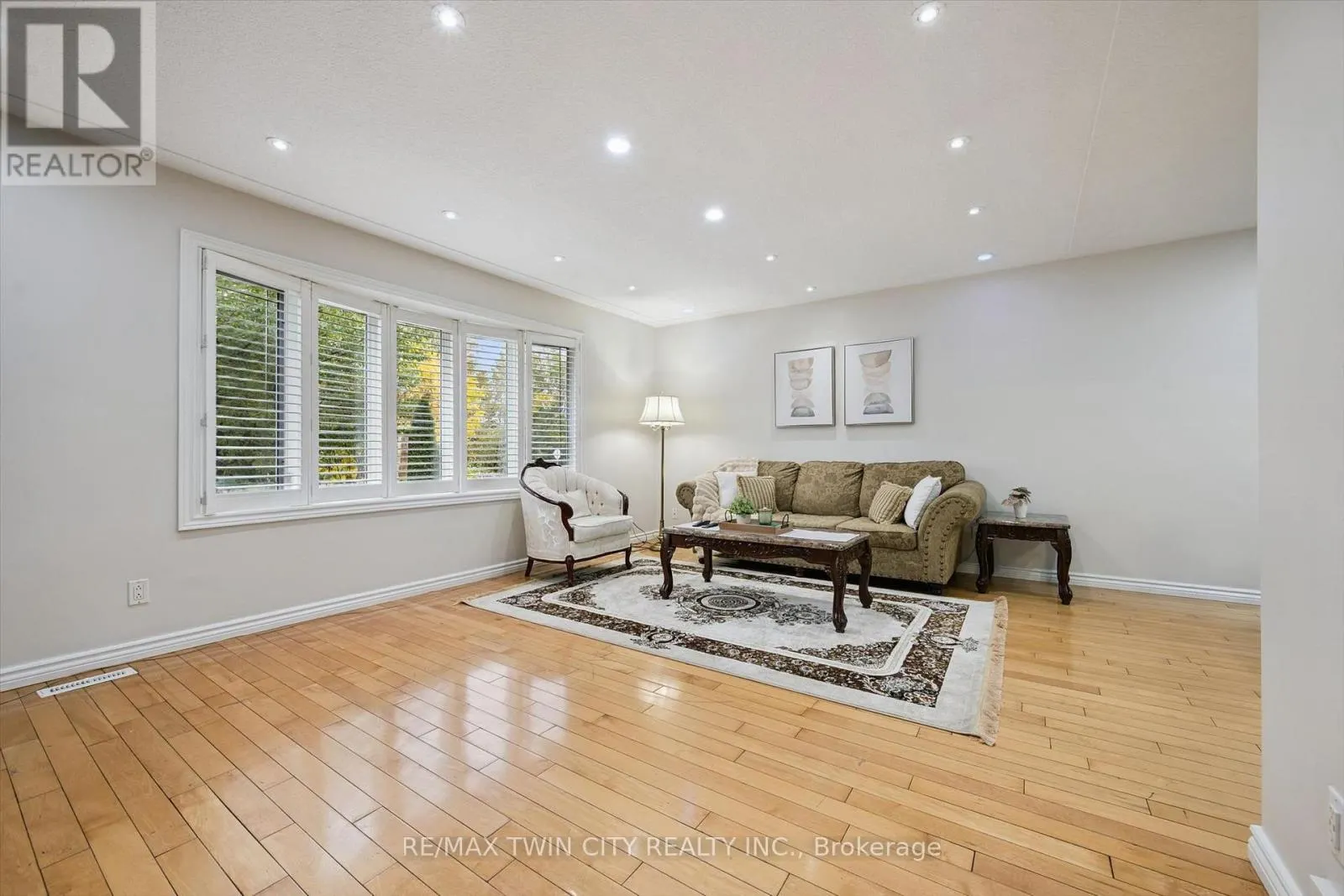 326 MANCHESTER ROAD