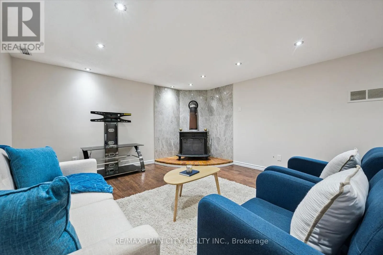 326 MANCHESTER ROAD