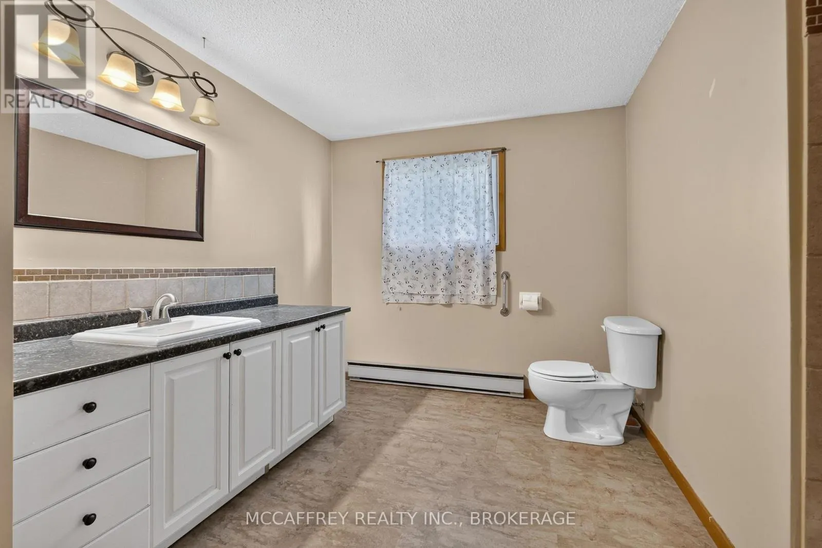 2572 COUNTY RD 1 E