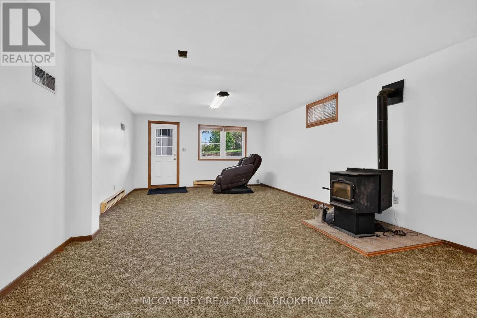 2572 COUNTY RD 1 E