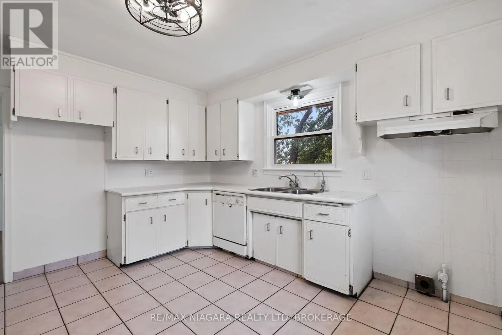 241 BERTIE STREET