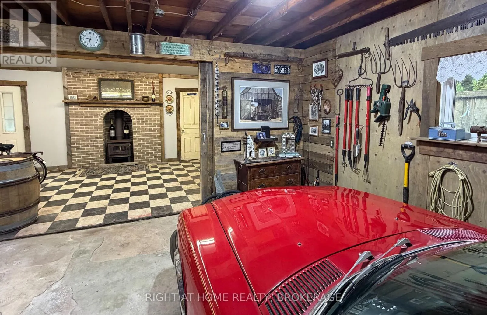 4108 QUEEN VICTORIA STREET