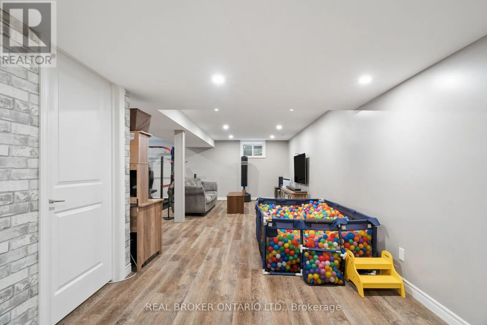 569 STARWOOD DRIVE