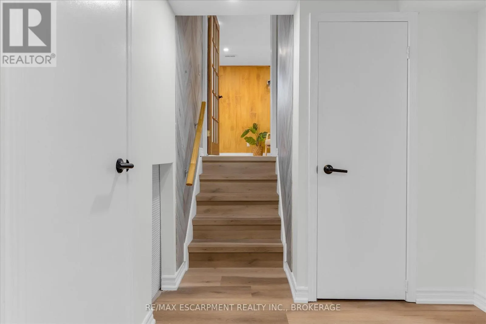 49 GROVE AVENUE