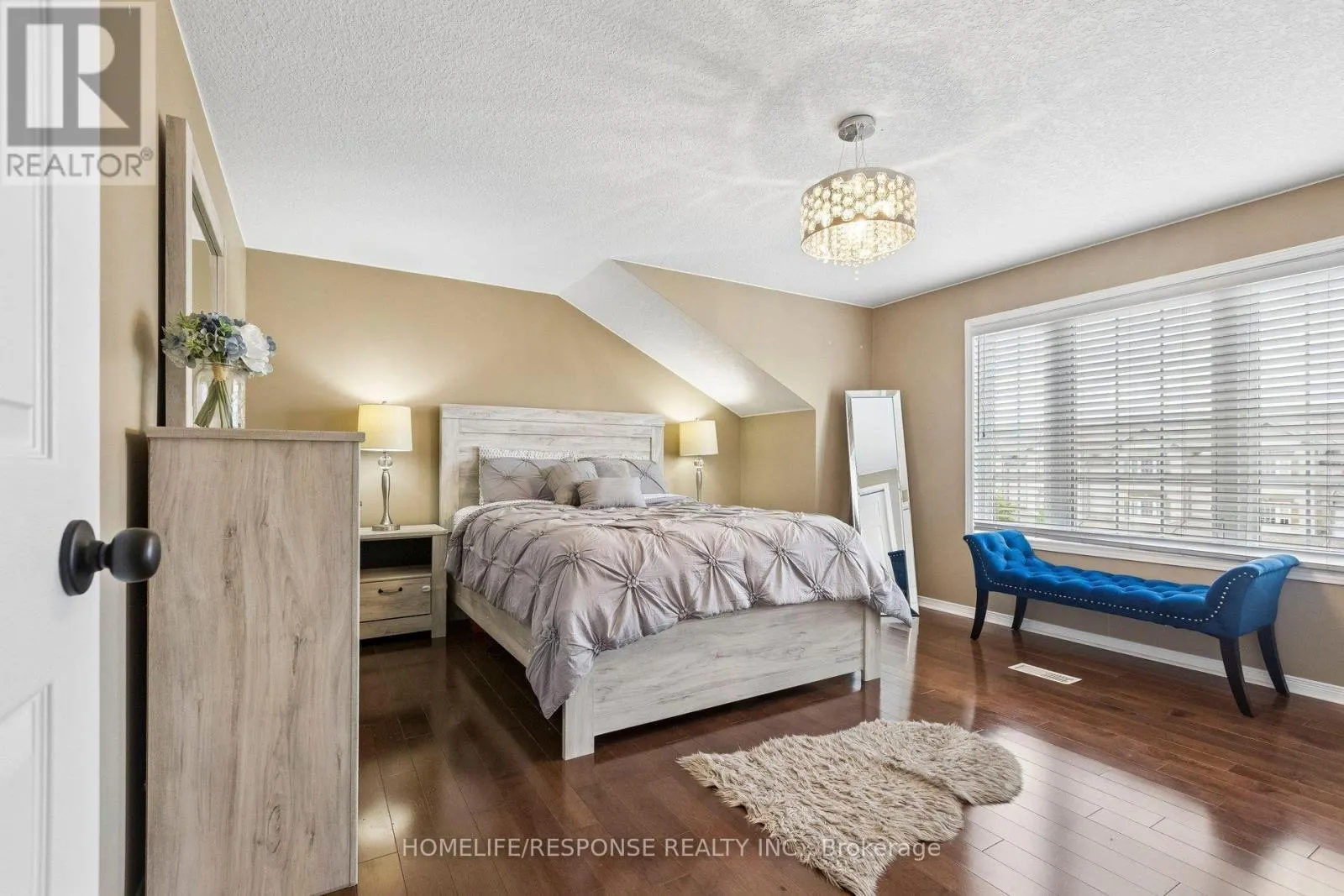 222 SOPHIA CRESCENT