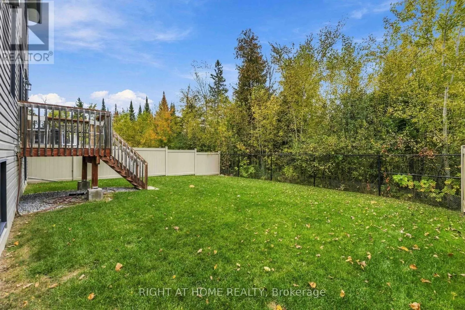 35 HAWKS LANDING CRESCENT