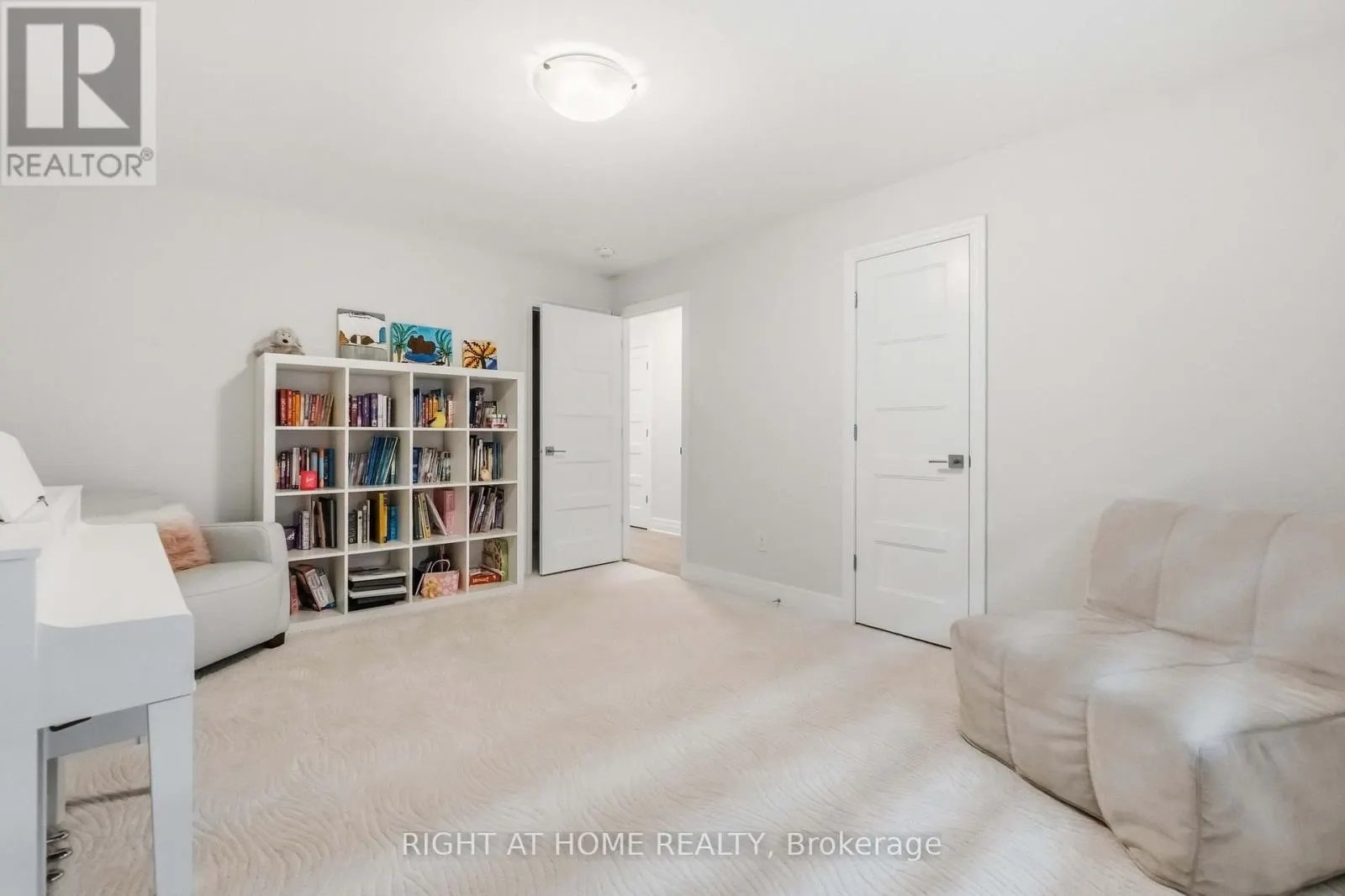 35 HAWKS LANDING CRESCENT