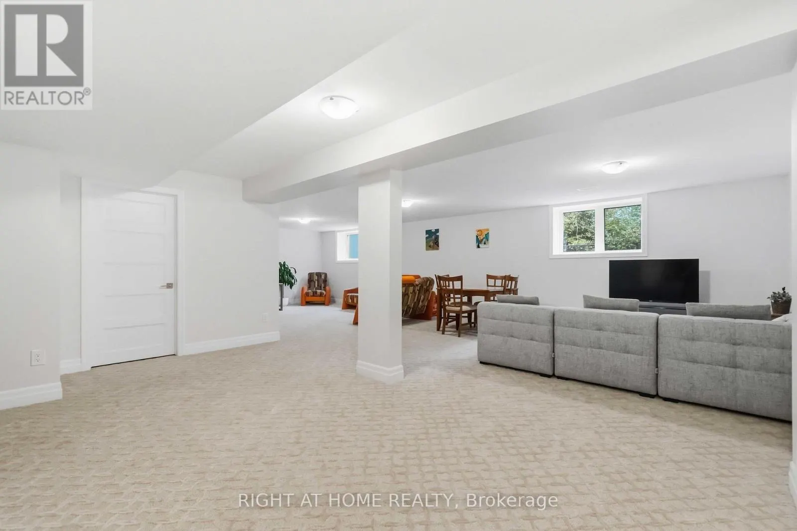 35 HAWKS LANDING CRESCENT