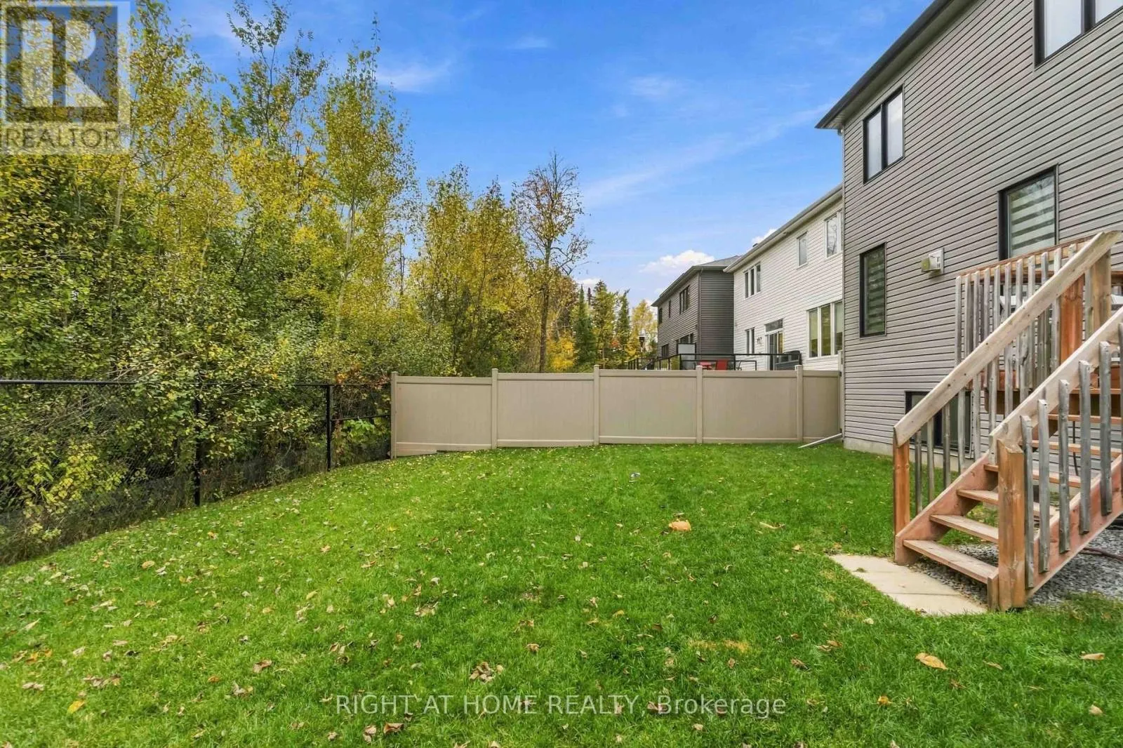 35 HAWKS LANDING CRESCENT