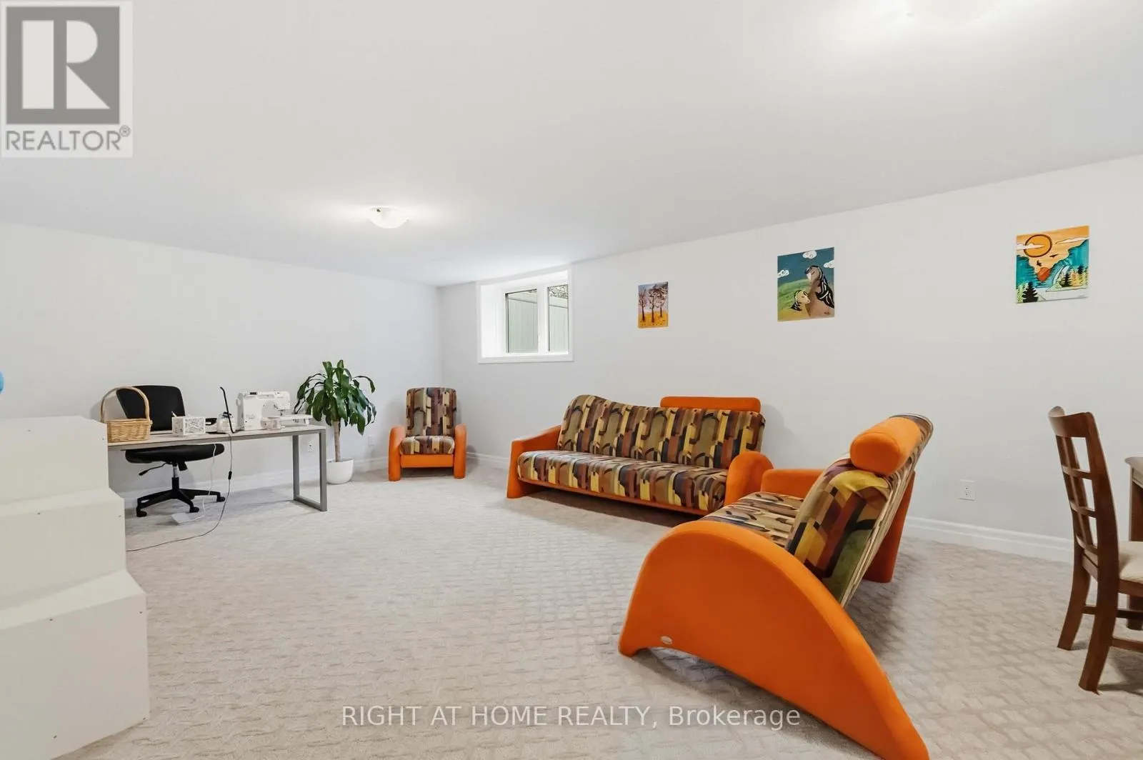 35 HAWKS LANDING CRESCENT