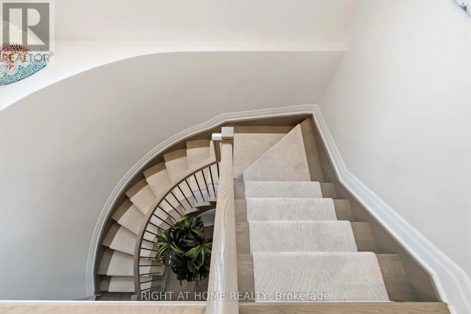 35 HAWKS LANDING CRESCENT