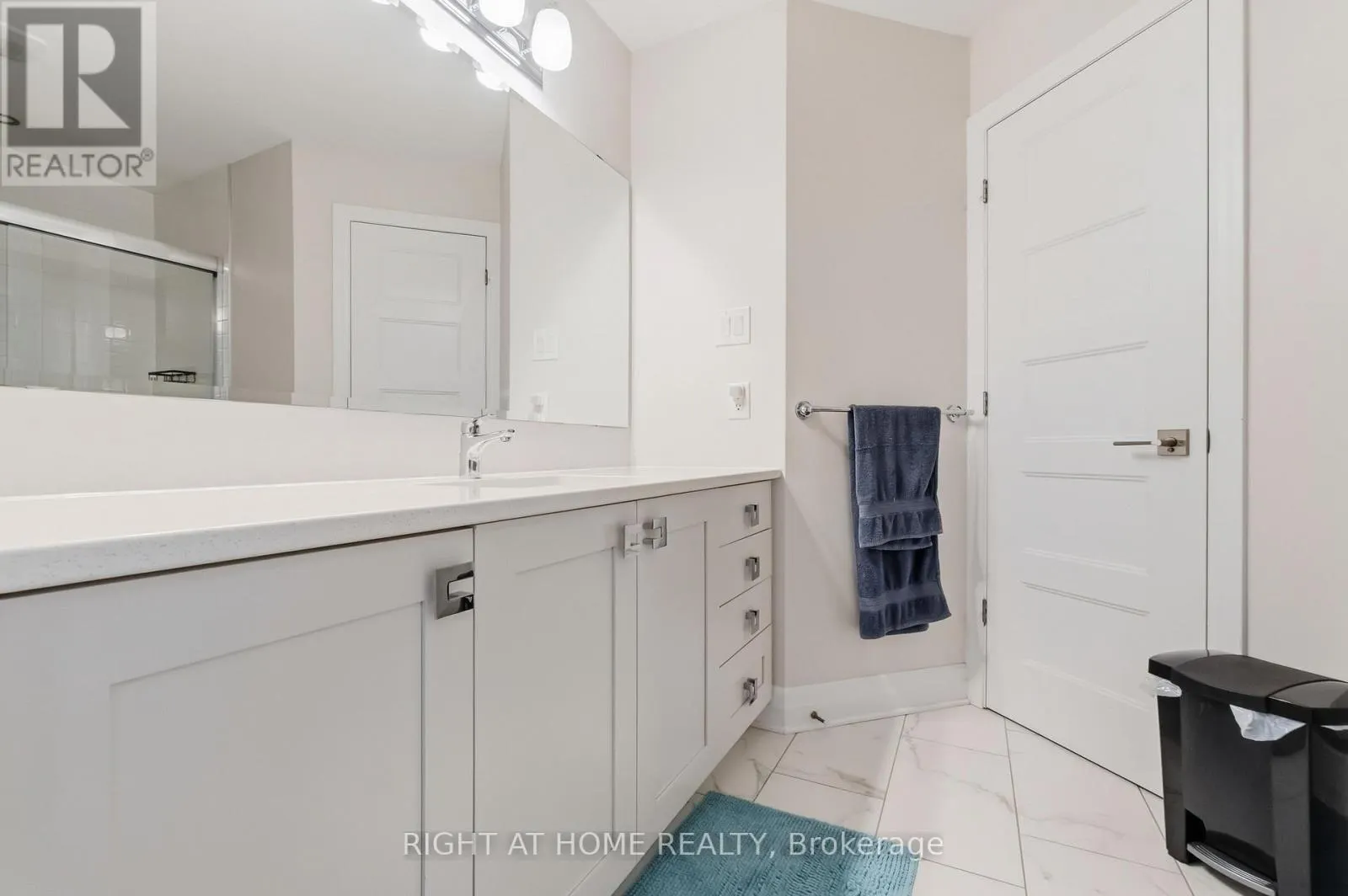 35 HAWKS LANDING CRESCENT