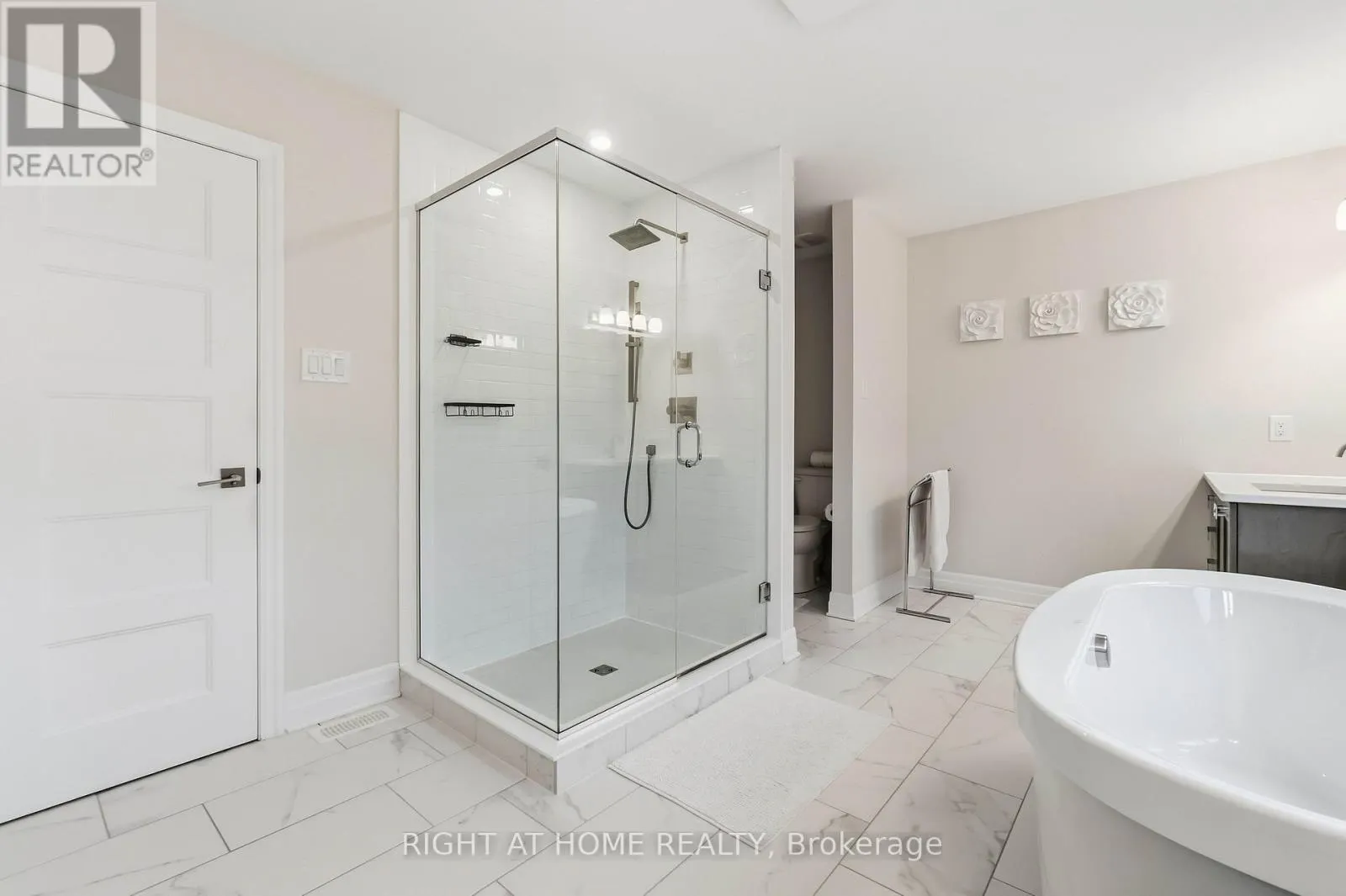35 HAWKS LANDING CRESCENT