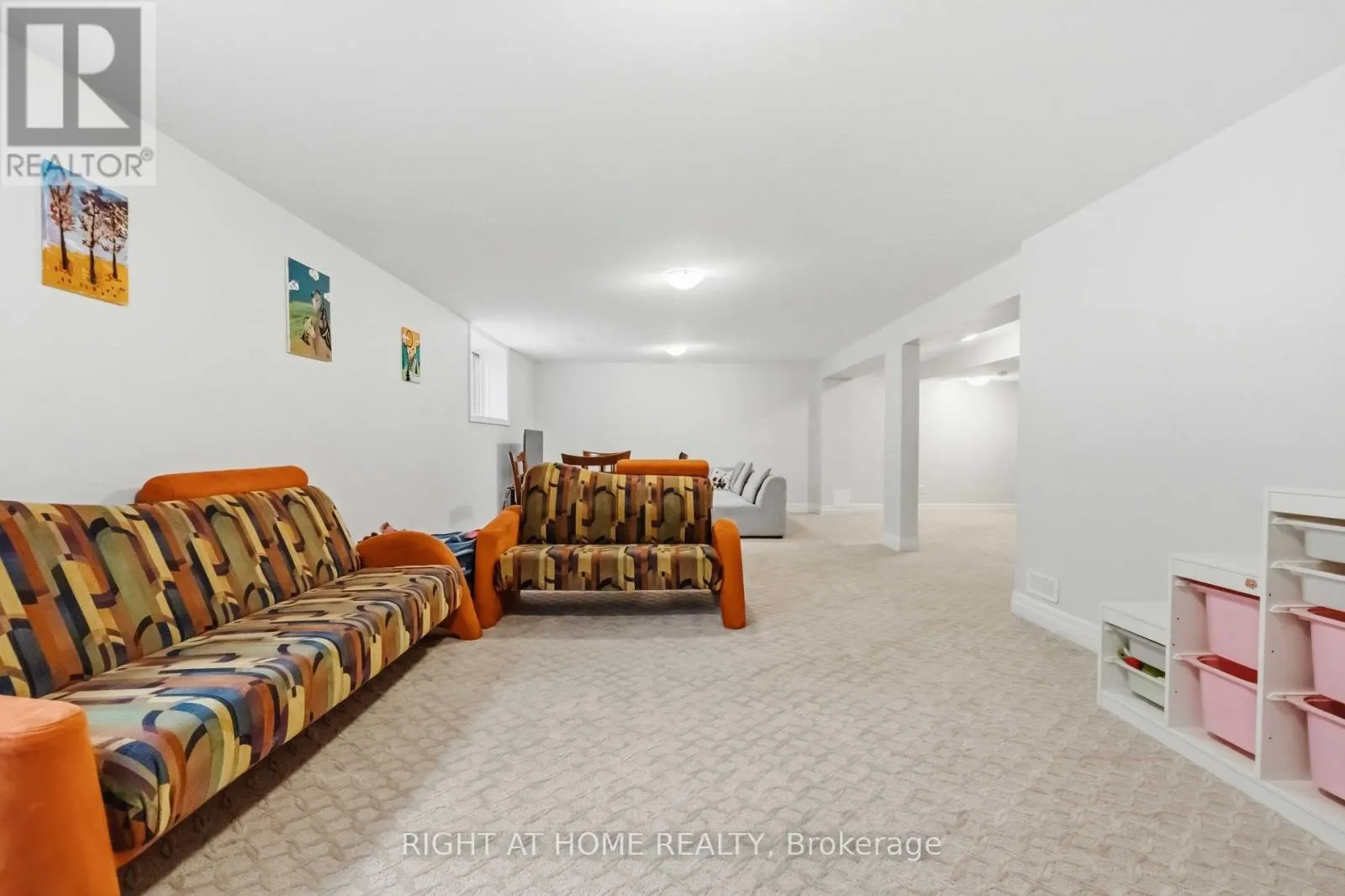 35 HAWKS LANDING CRESCENT