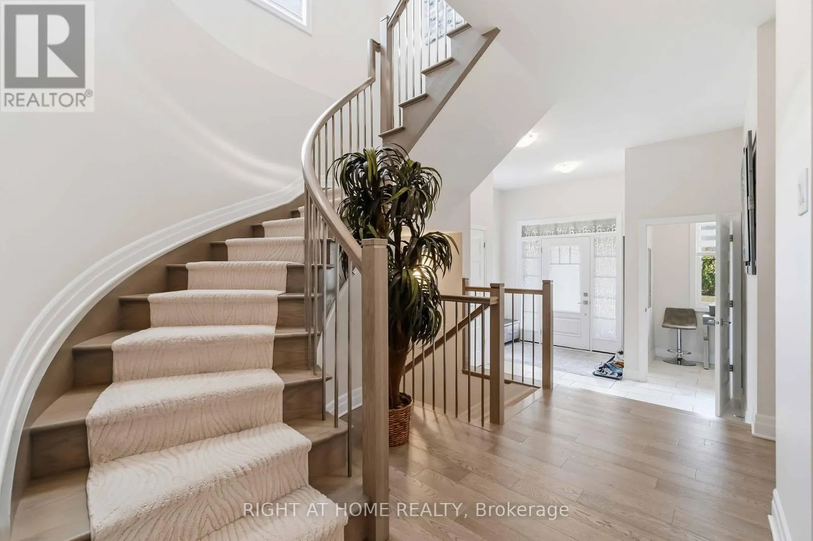 35 HAWKS LANDING CRESCENT
