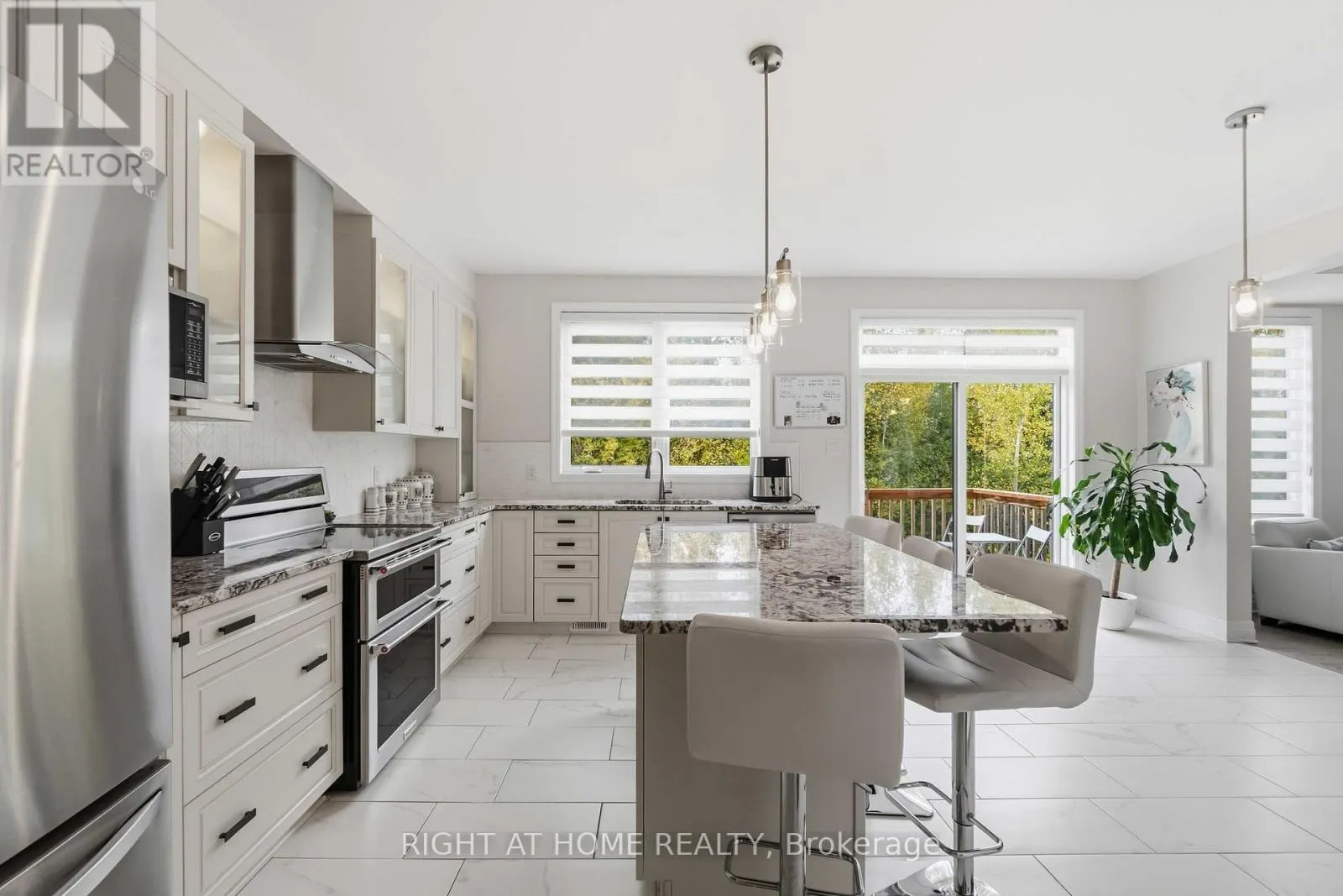 35 HAWKS LANDING CRESCENT