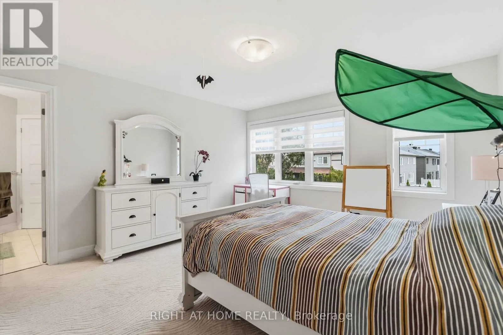 35 HAWKS LANDING CRESCENT
