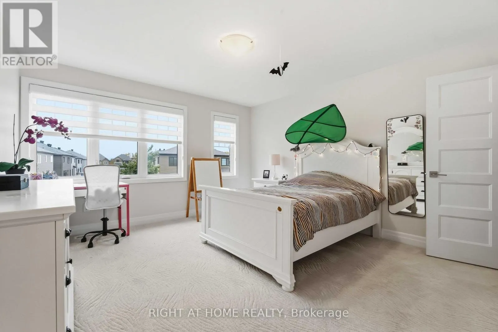 35 HAWKS LANDING CRESCENT