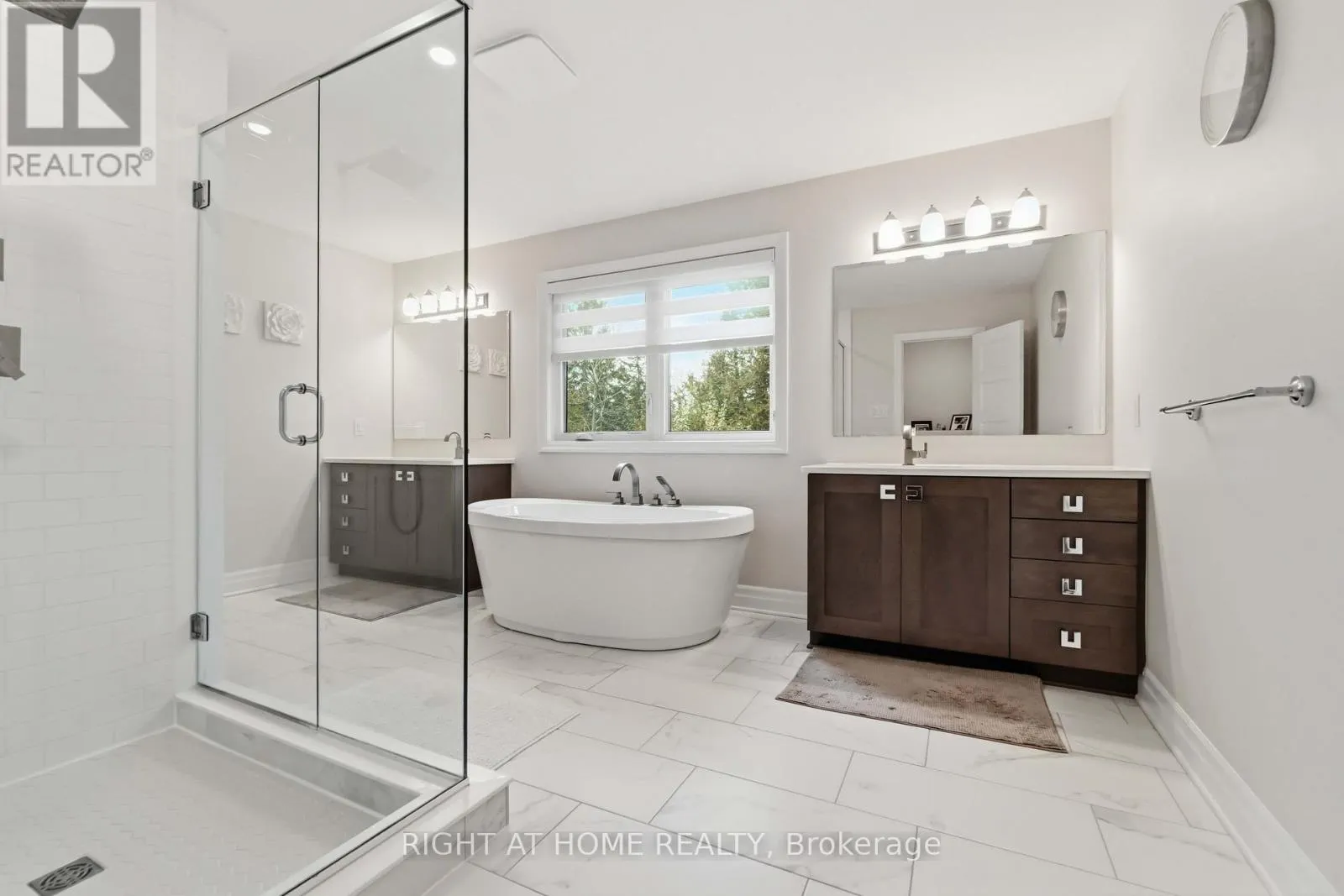 35 HAWKS LANDING CRESCENT