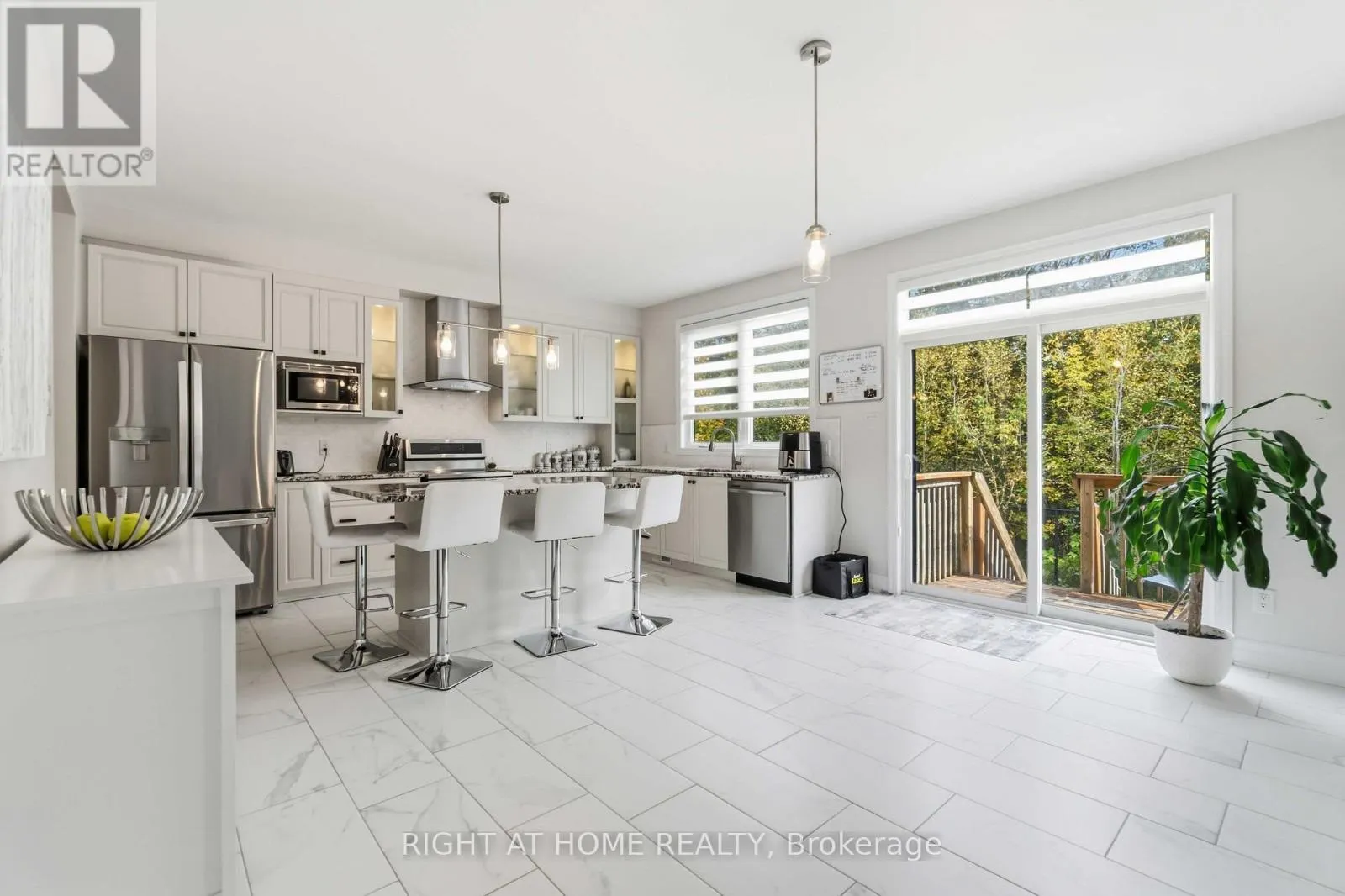 35 HAWKS LANDING CRESCENT