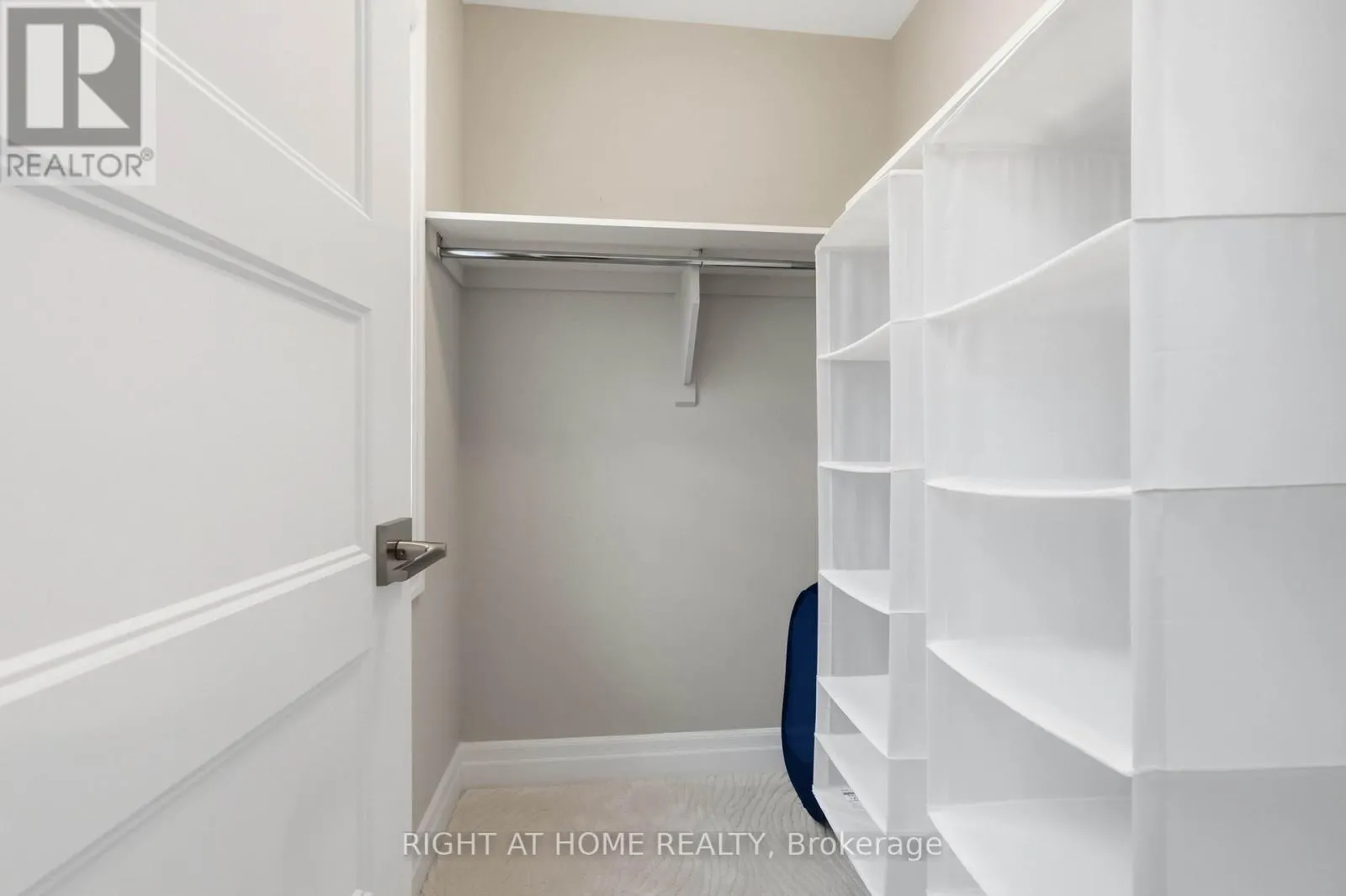 35 HAWKS LANDING CRESCENT