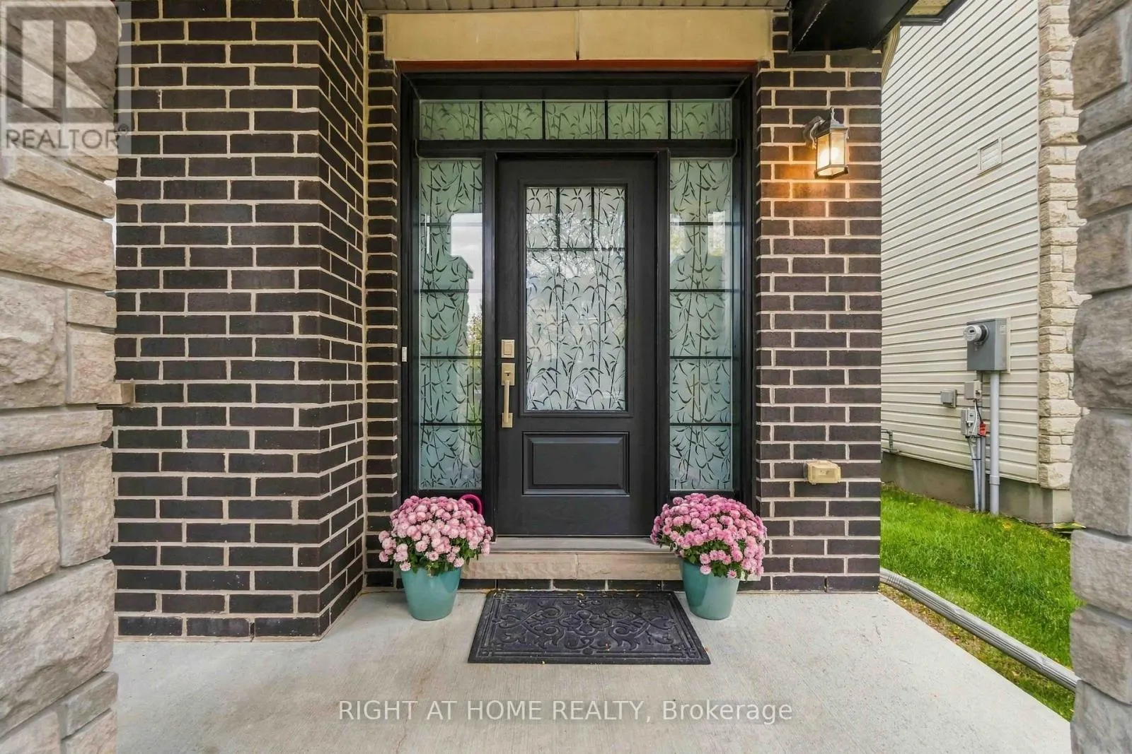 35 HAWKS LANDING CRESCENT