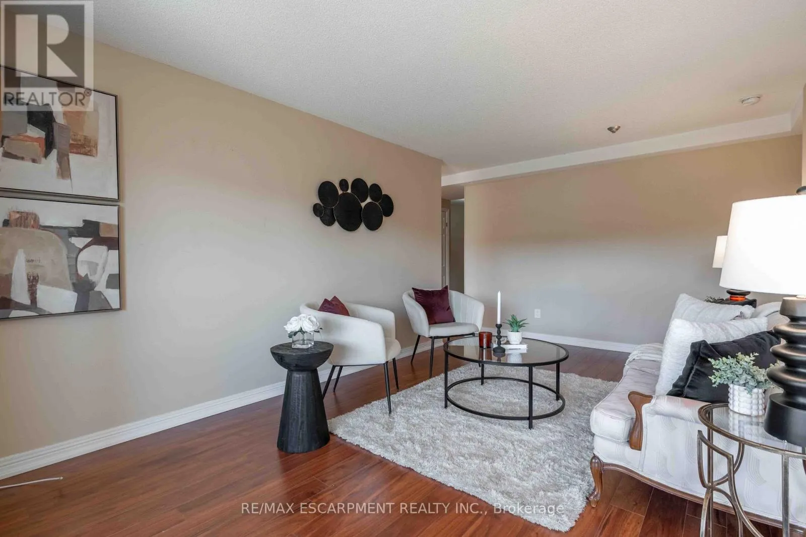 606 - 6 VILLAGE GREEN BOULEVARD