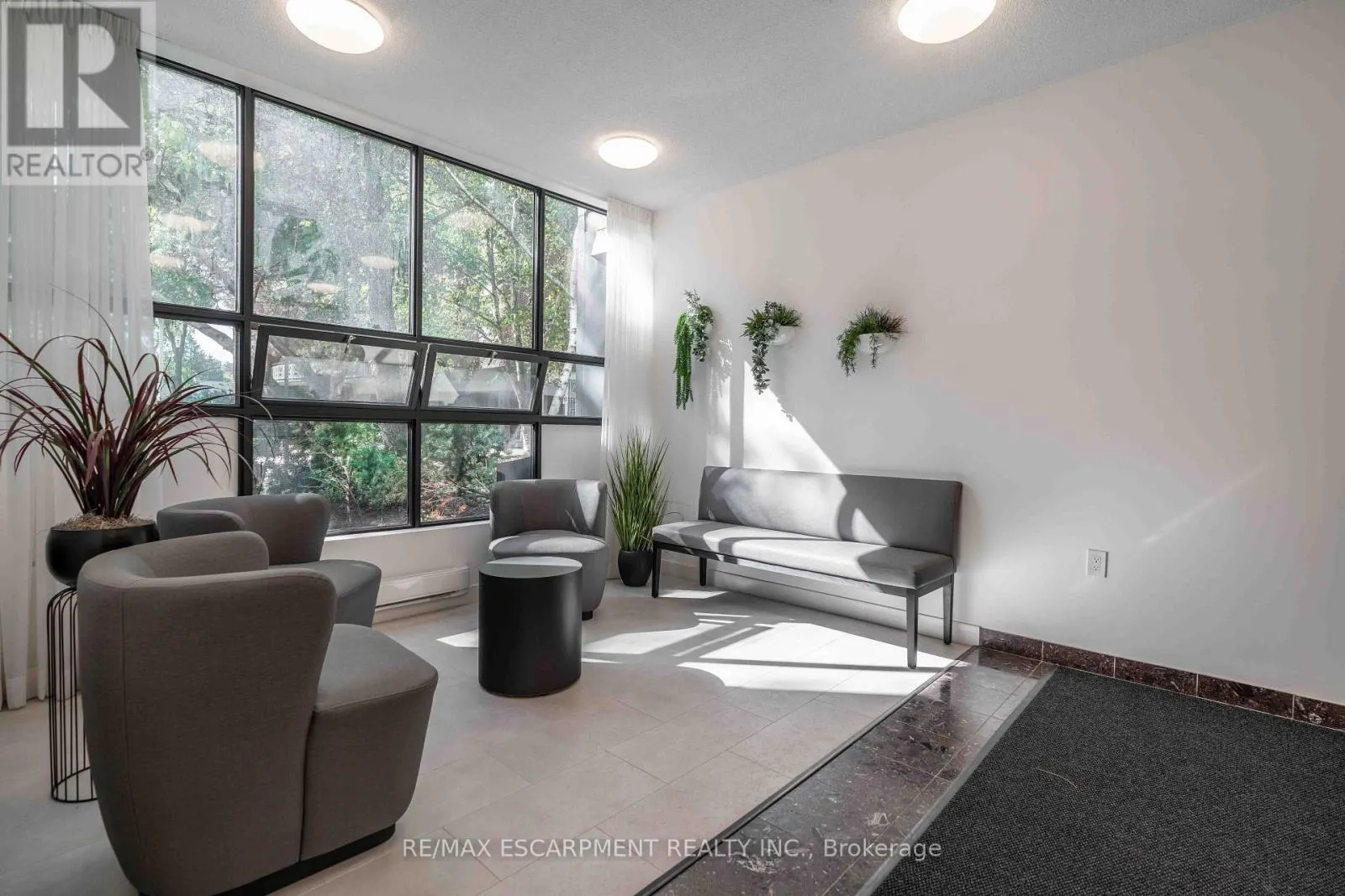 606 - 6 VILLAGE GREEN BOULEVARD