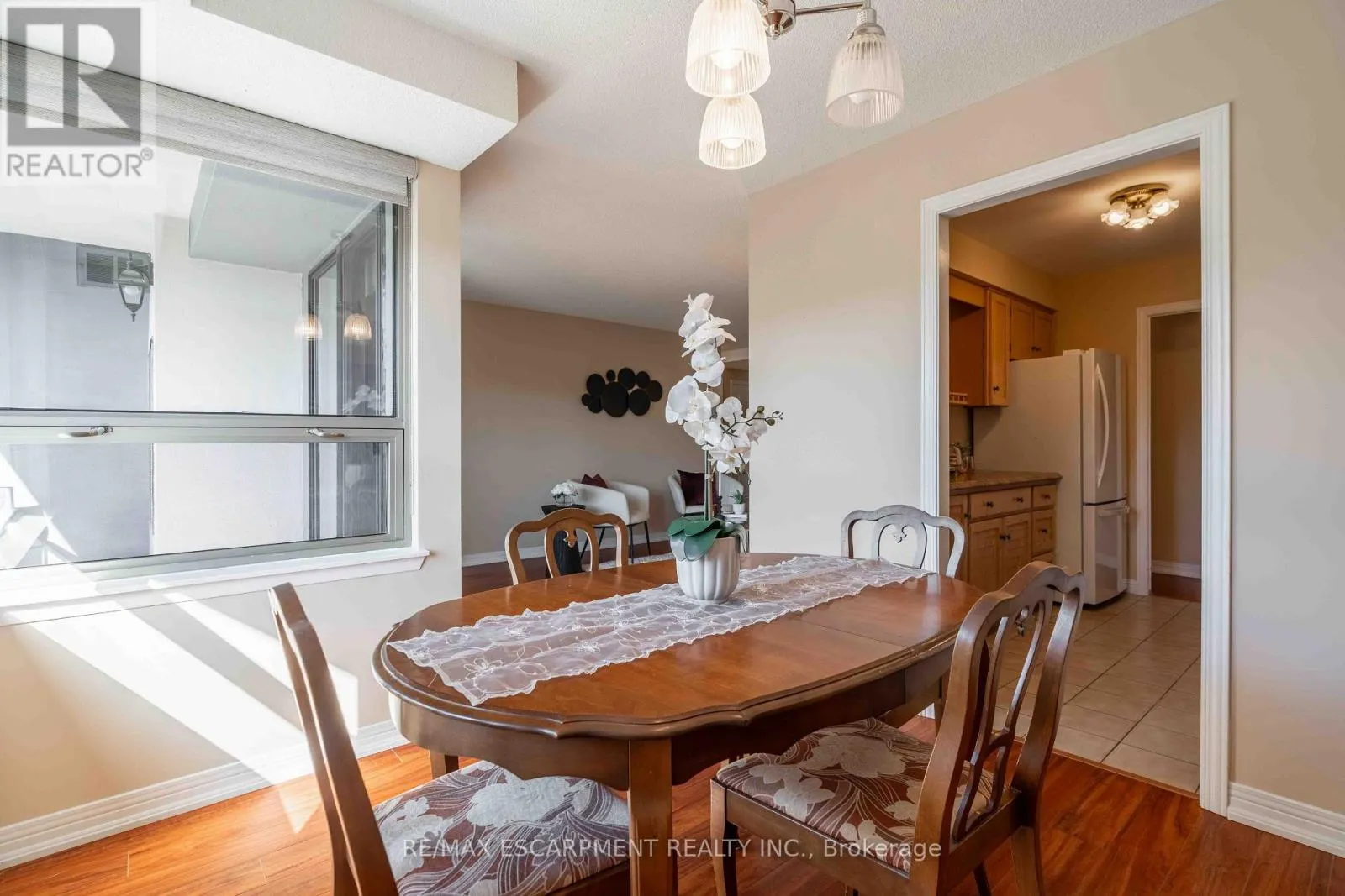 606 - 6 VILLAGE GREEN BOULEVARD