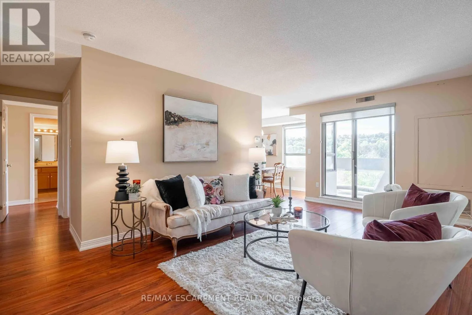 606 - 6 VILLAGE GREEN BOULEVARD