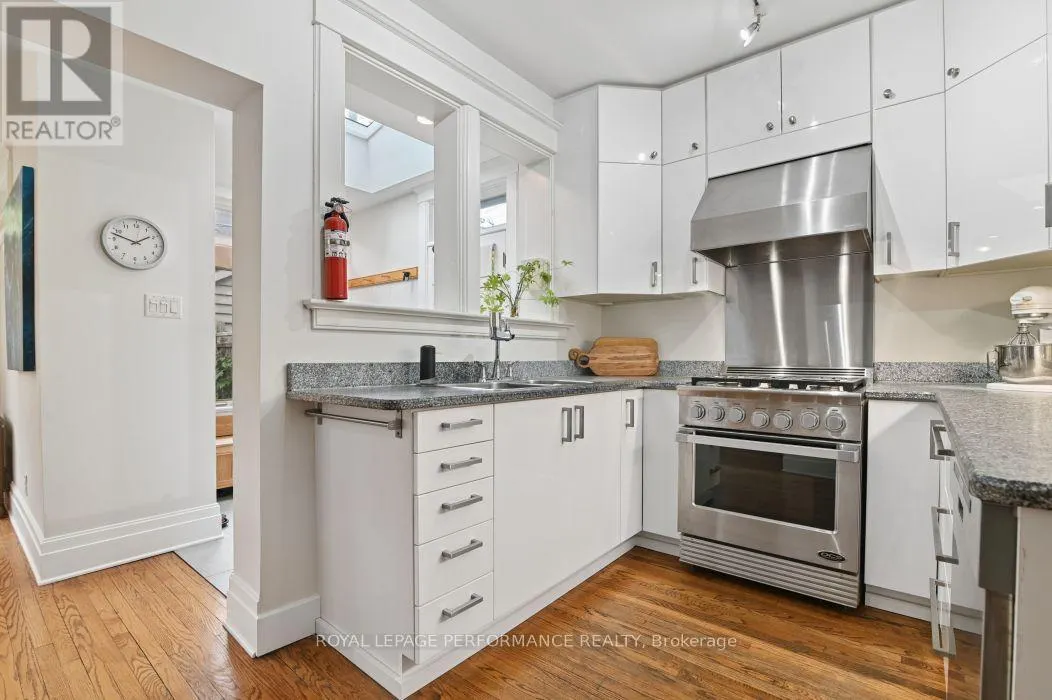 16 RENFREW AVENUE