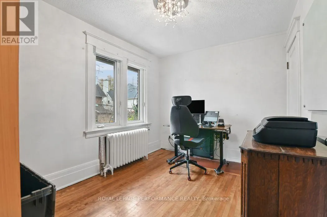 16 RENFREW AVENUE