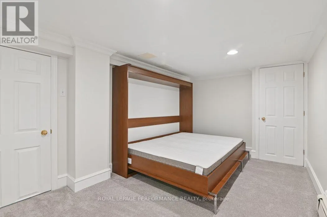 16 RENFREW AVENUE
