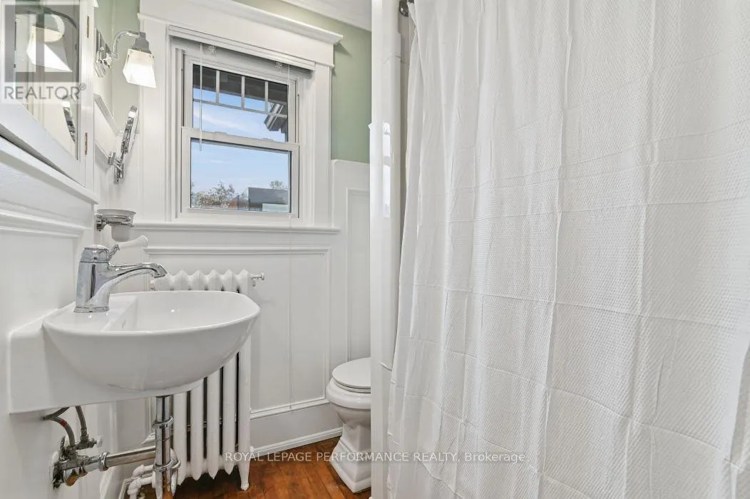16 RENFREW AVENUE