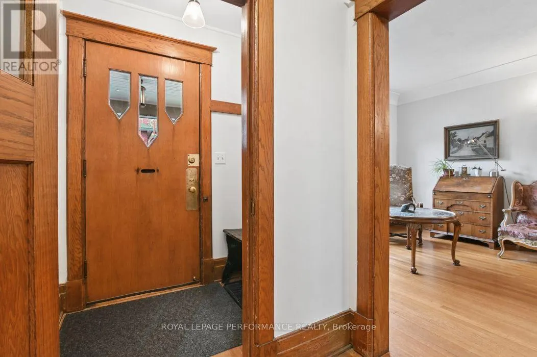 16 RENFREW AVENUE