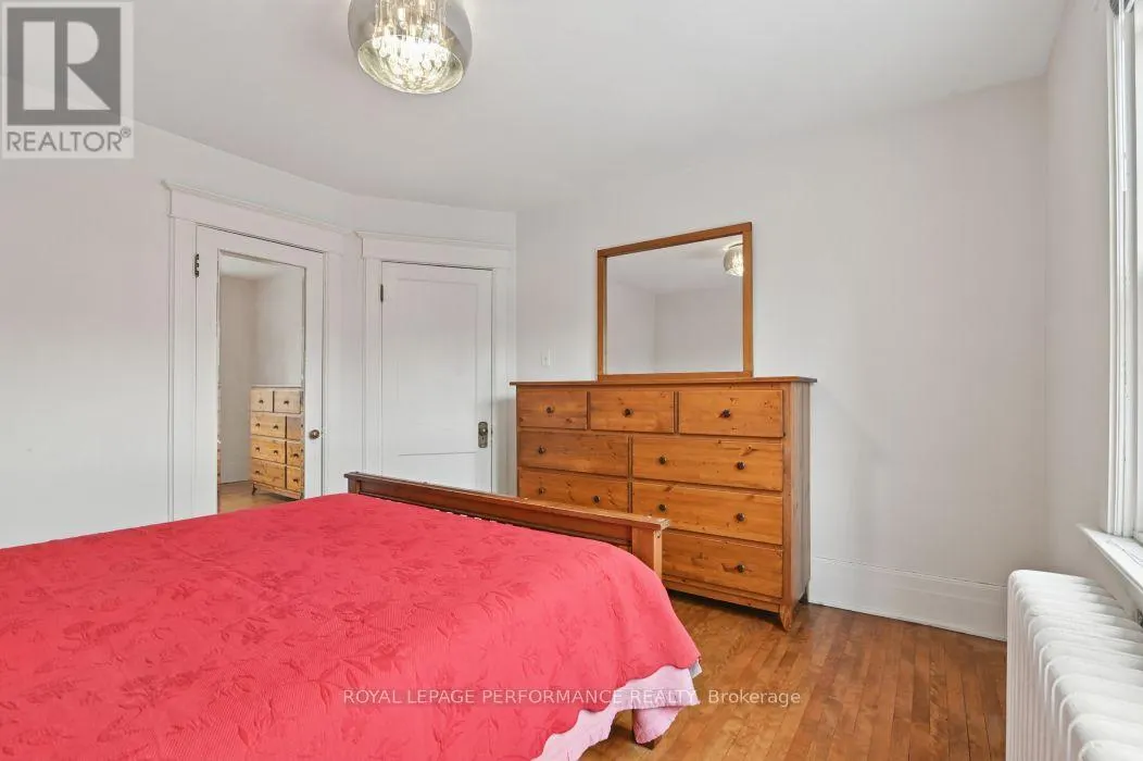 16 RENFREW AVENUE