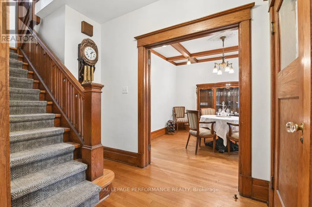 16 RENFREW AVENUE
