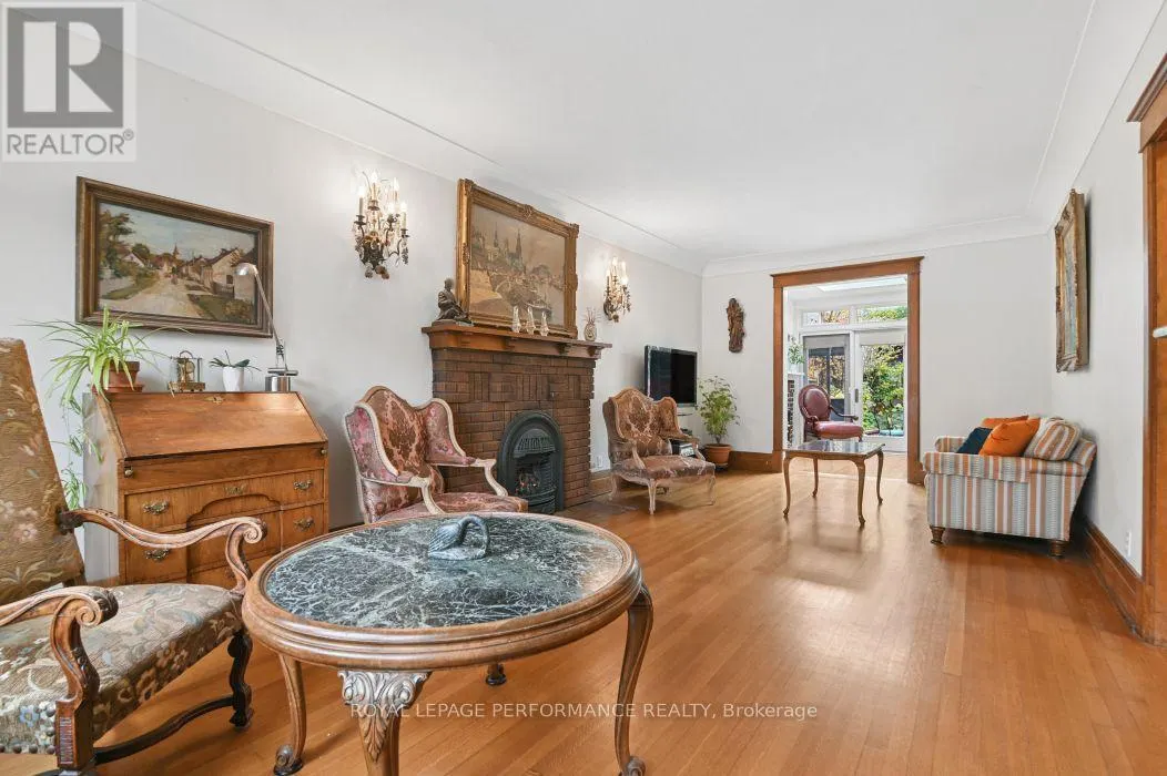 16 RENFREW AVENUE
