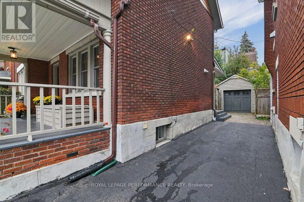 16 RENFREW AVENUE