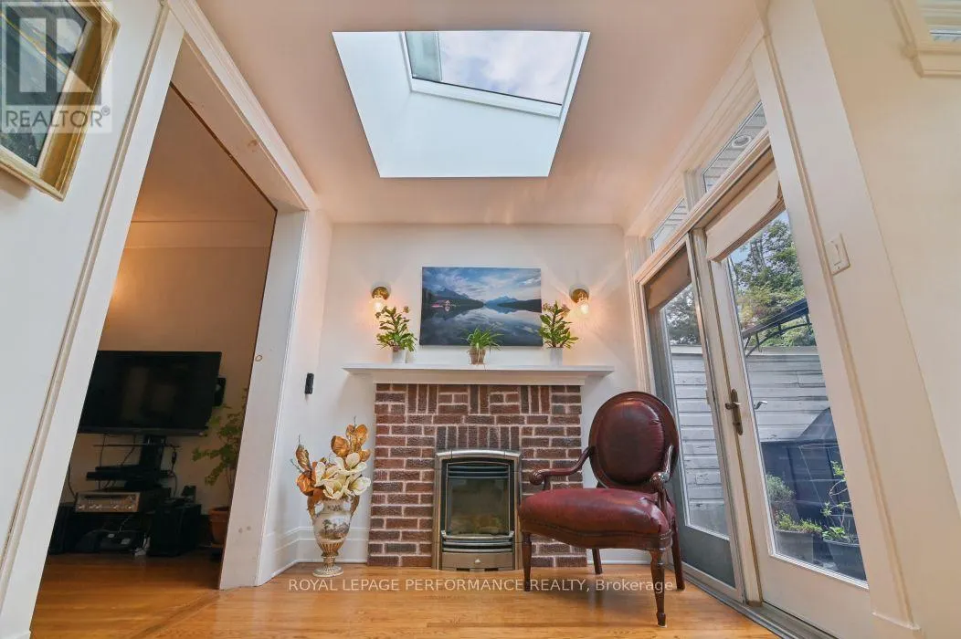 16 RENFREW AVENUE