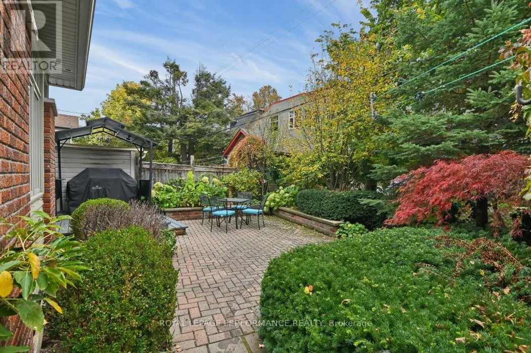 16 RENFREW AVENUE