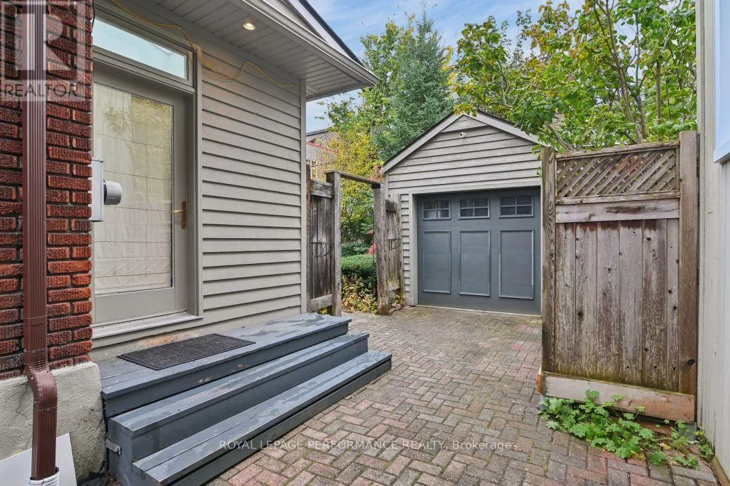 16 RENFREW AVENUE